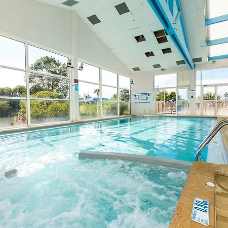 Mobil Climatise Etang De Besse Camping La Parée Preneau